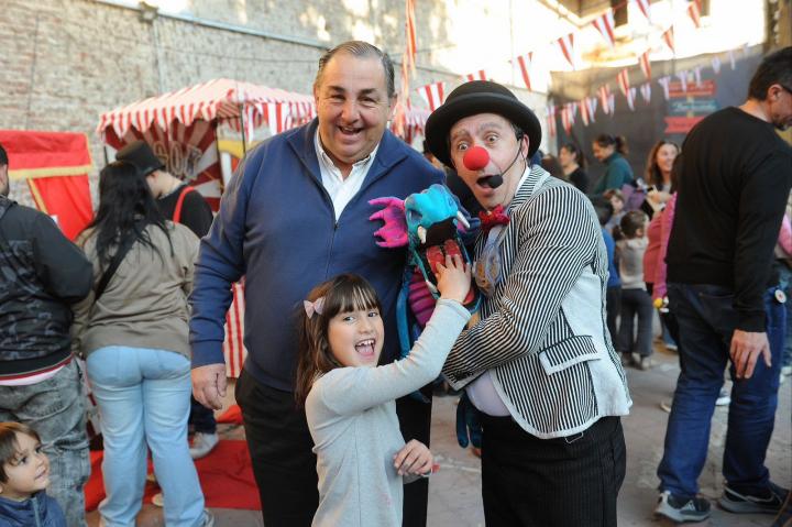 El intendente de Santa Fe, Juan Pablo Poletti, se acercó a compartir un momento de calidad con los vecinos y vecinas de la capital.