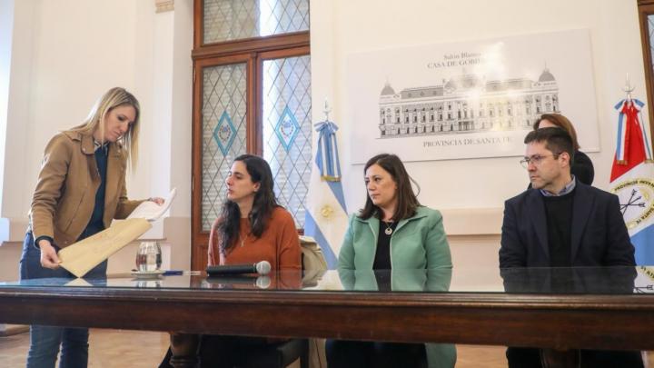 Durante la apertura de sobres de la licitación pública.