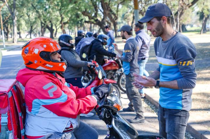 El gobierno dicta clínicas de conducción segura de motos en pueblos y ciudades de la provincia.