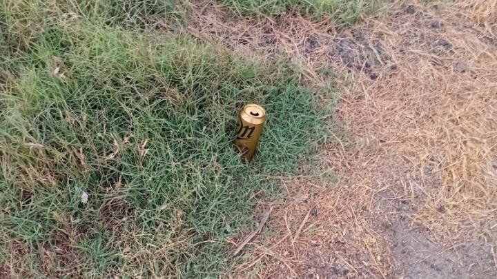 La lata de cerveza que destapó el conductor cuando intentó retirarse del lugar.