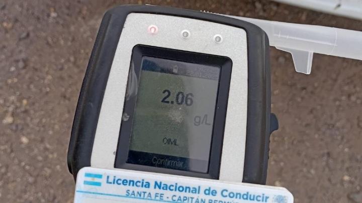 El alcoholímetro tras el test que le realizaron al conductor.