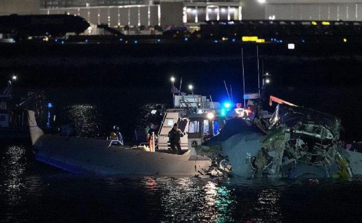 Así quedó el helicóptero militar tras la colisión.