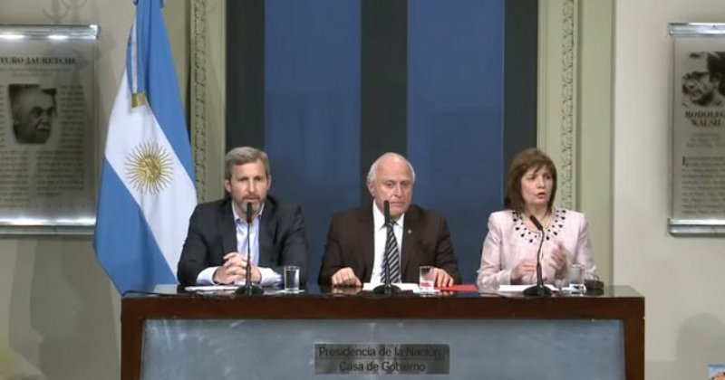 Lifschitz en la conferencia junto a Bullrich y Frigerio.