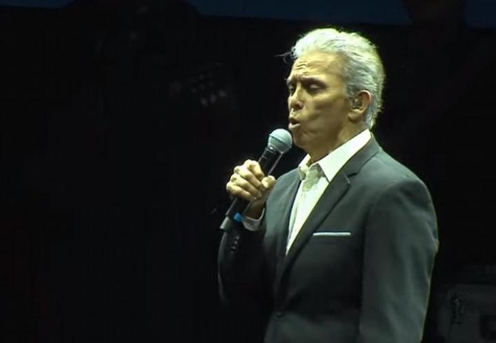 Jairo interpretó el himno en el arranque del Festival.