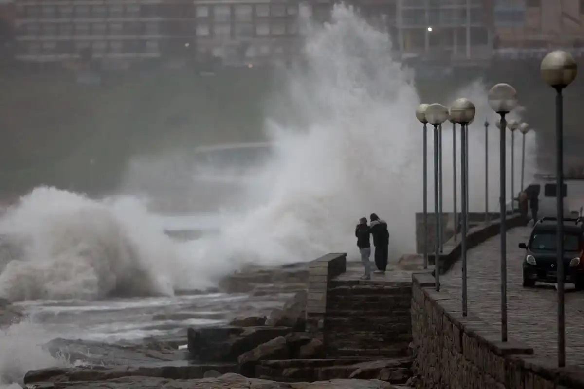 Costa Atlántica: feroz ciclón dejó destrozos, evacuados e inundaciones
