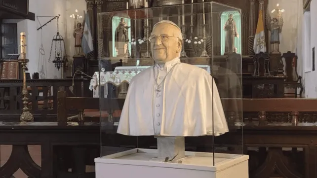 Santa Fe inauguró un busto hiperrealista del papa Francisco 