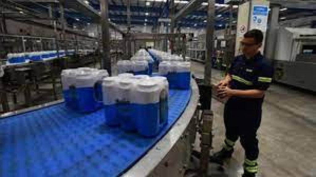 Cerró una distribuidora de bebidas: 220 trabajadores en la calle