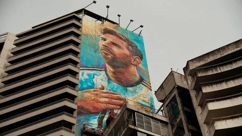 Renovaron el emblemático mural de Lionel Messi