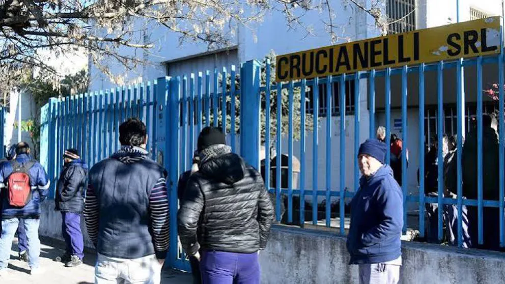 Cerró una autopartista y soldó los portones para que no ingresen los trabajadores