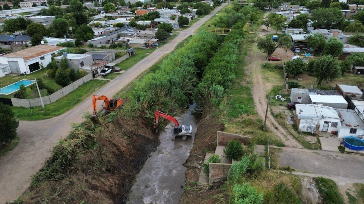 Mejor preparados ante El Niño: hacen obras de limpieza en 12 canales troncales
