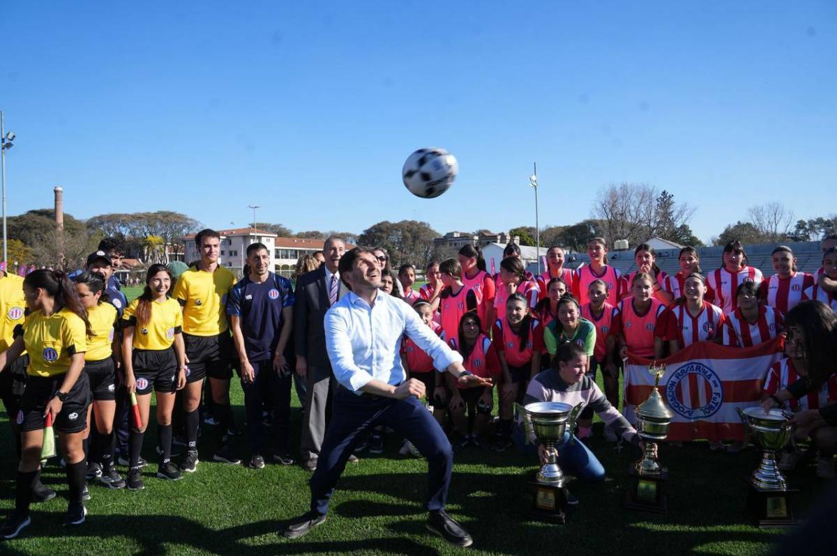 Pullaro inauguró obras deportivas en la Asociación Rosarina de Fútbol