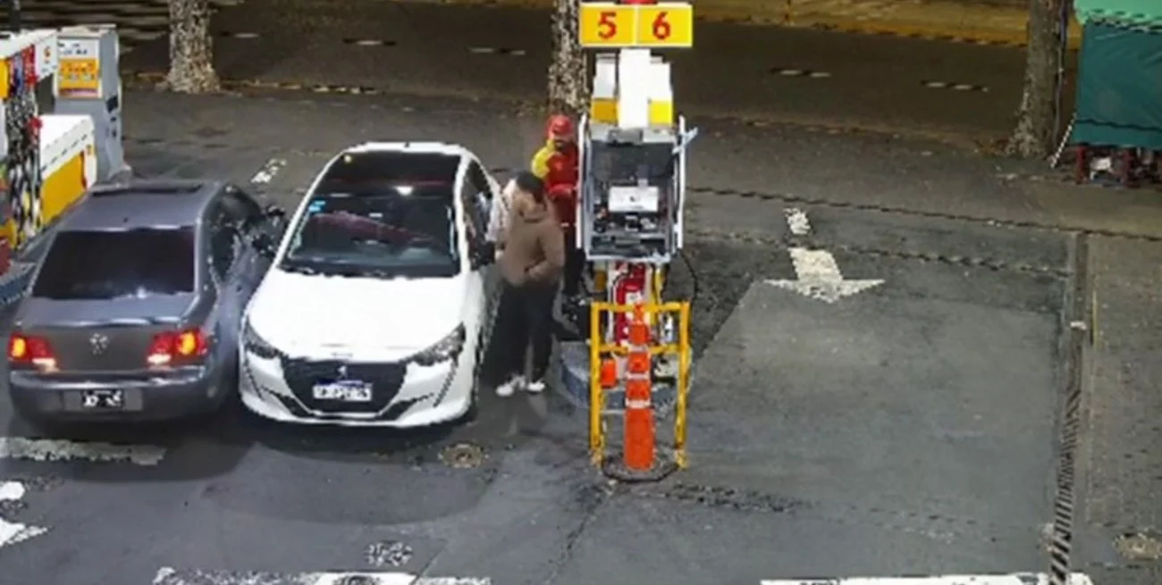 Pity Álvarez y otra polémica: chocó en una estación de servicio