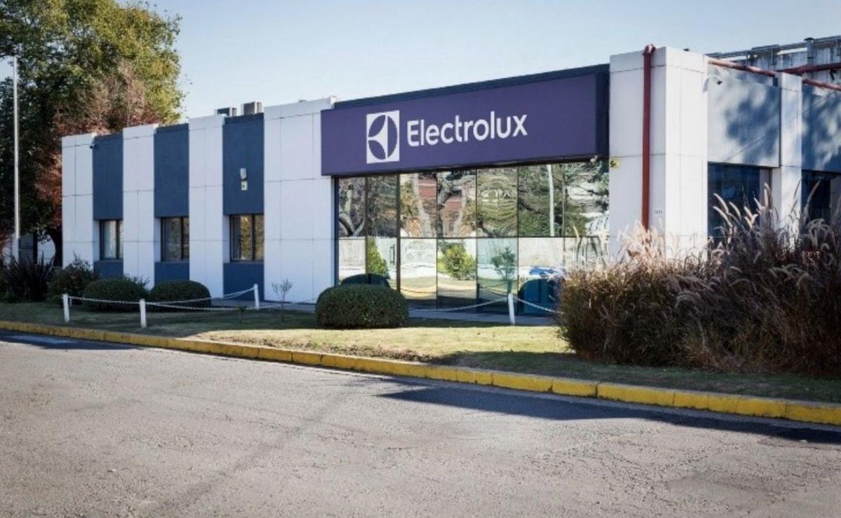 Electrolux cierra su fábrica en Rosario: 200 empleados en la calle